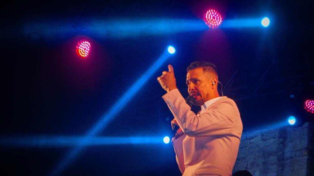 Rodrigo Tapari Brilla con el Lanzamiento de 'El Amor Que Tú Me Das' en una Noche Inolvidable